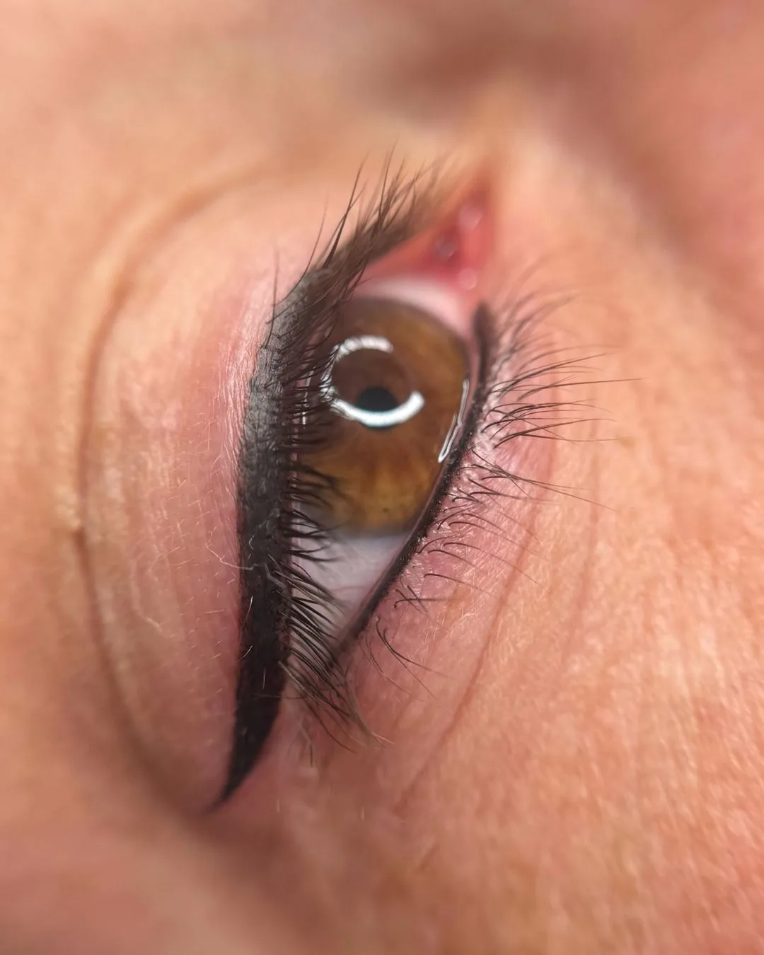 Eye-liner haut et bas maquillage permanent