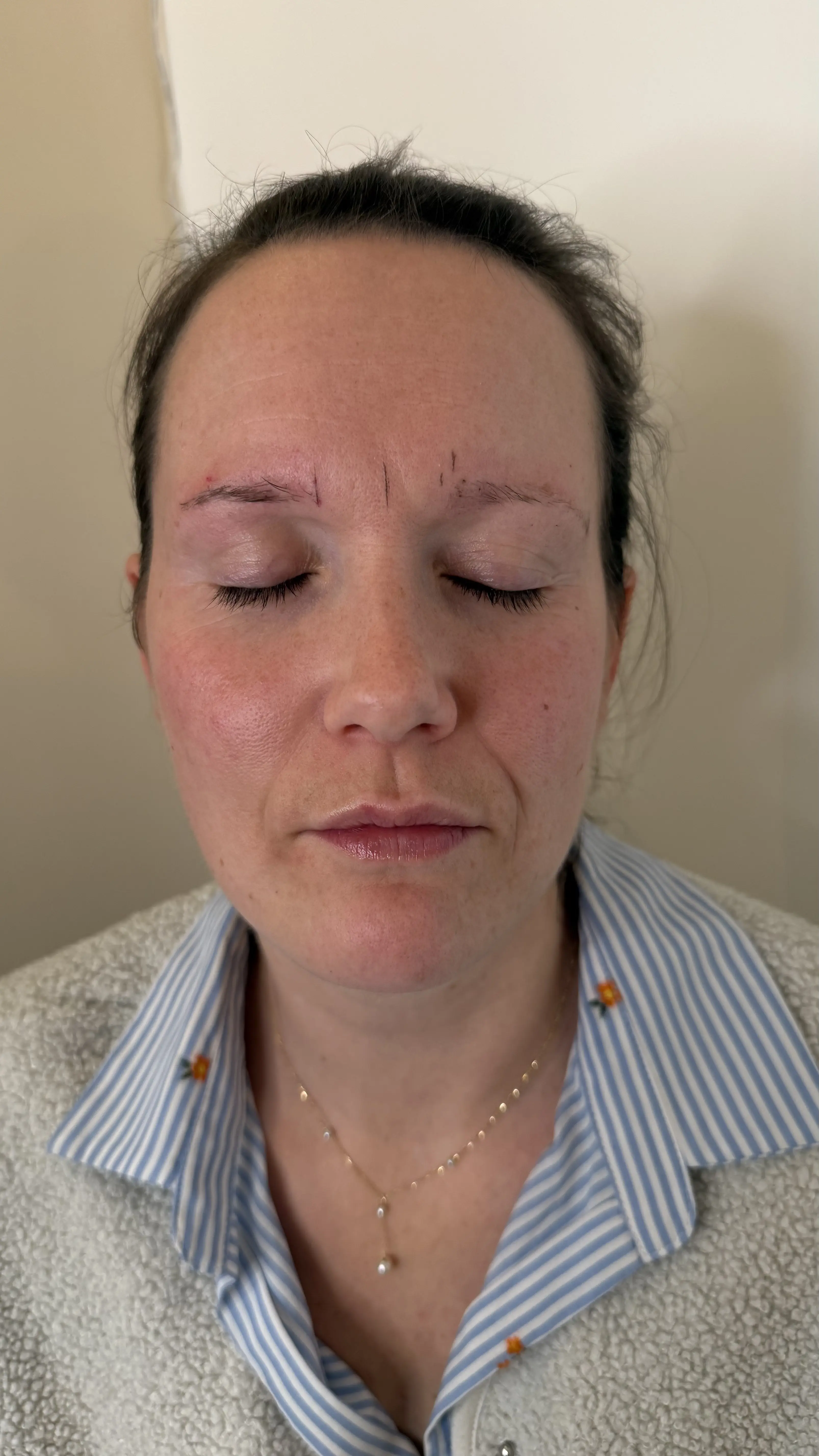 Avant sourcils poudrés