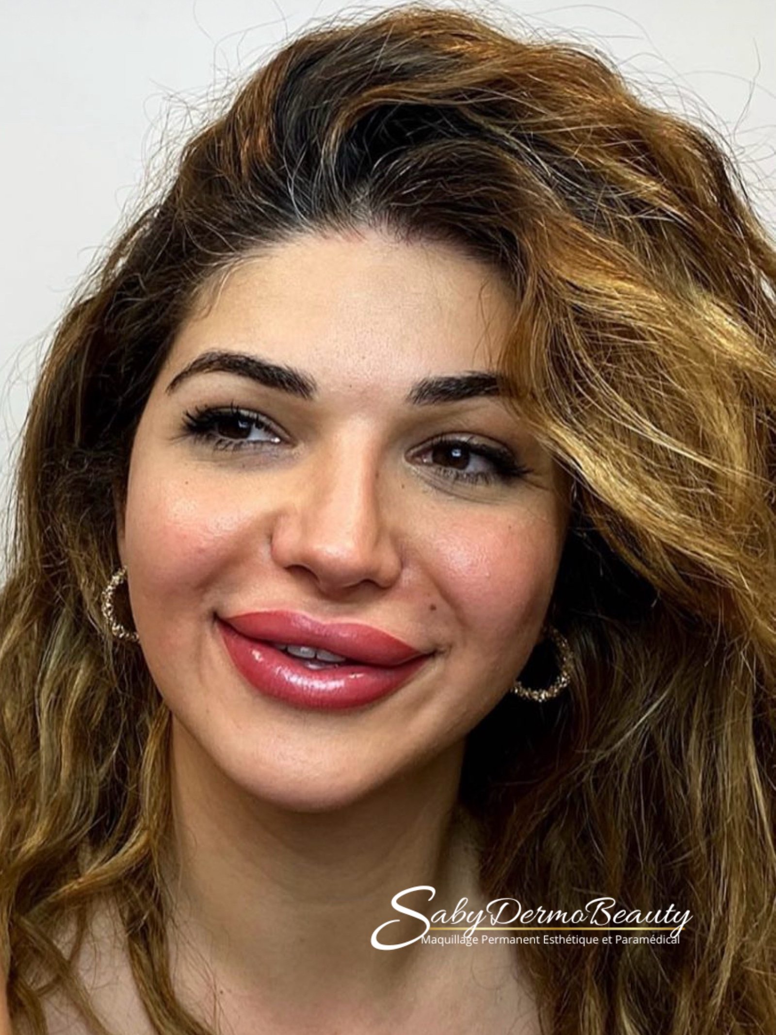 Levres rosees en maquillage permanent